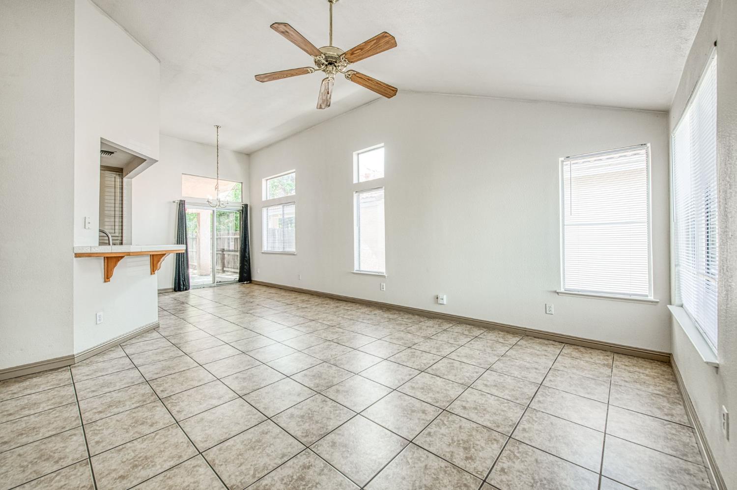 4657 W Berkeley Ave, Fresno, CA 93722