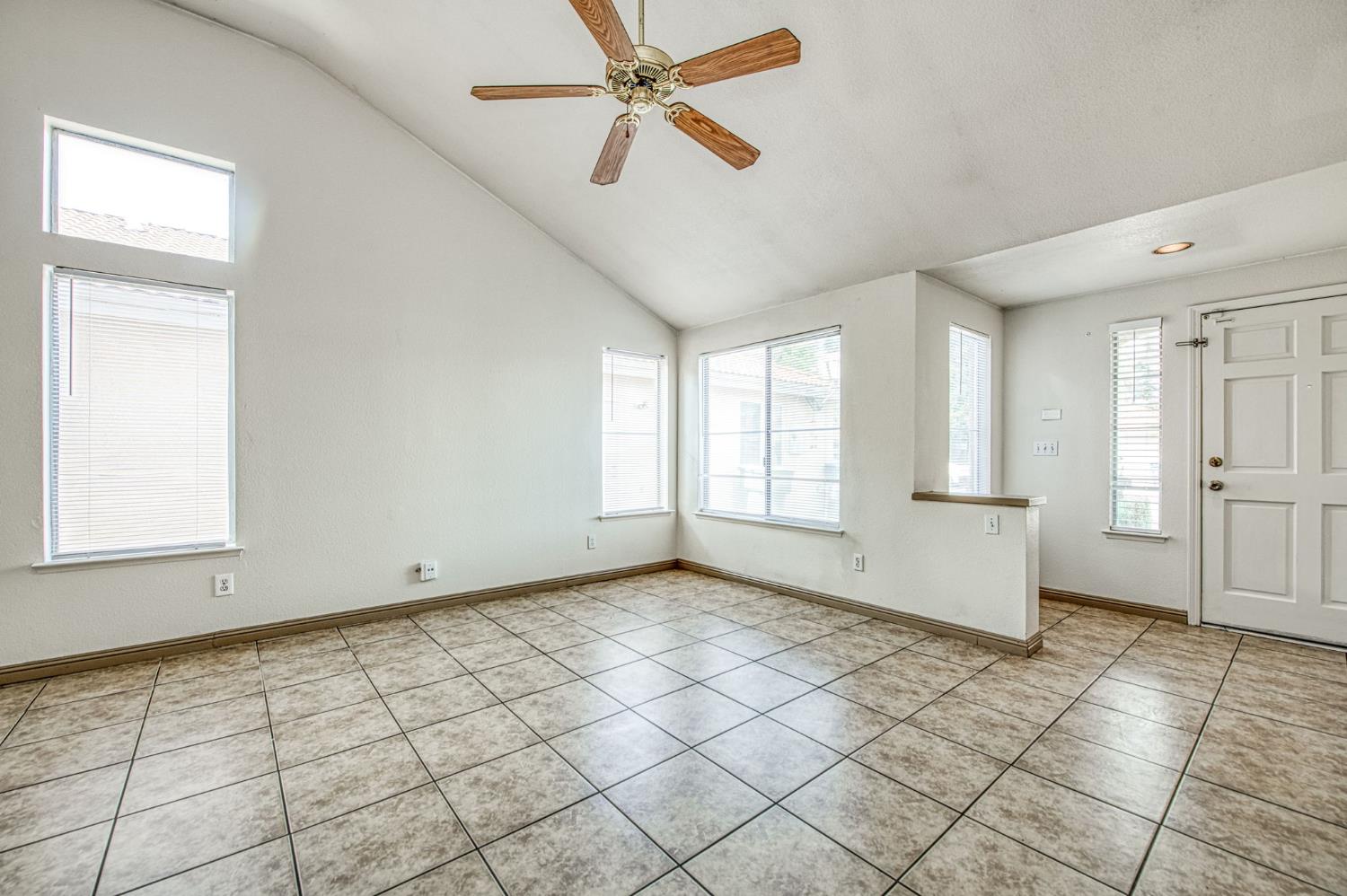 4657 W Berkeley Ave, Fresno, CA 93722