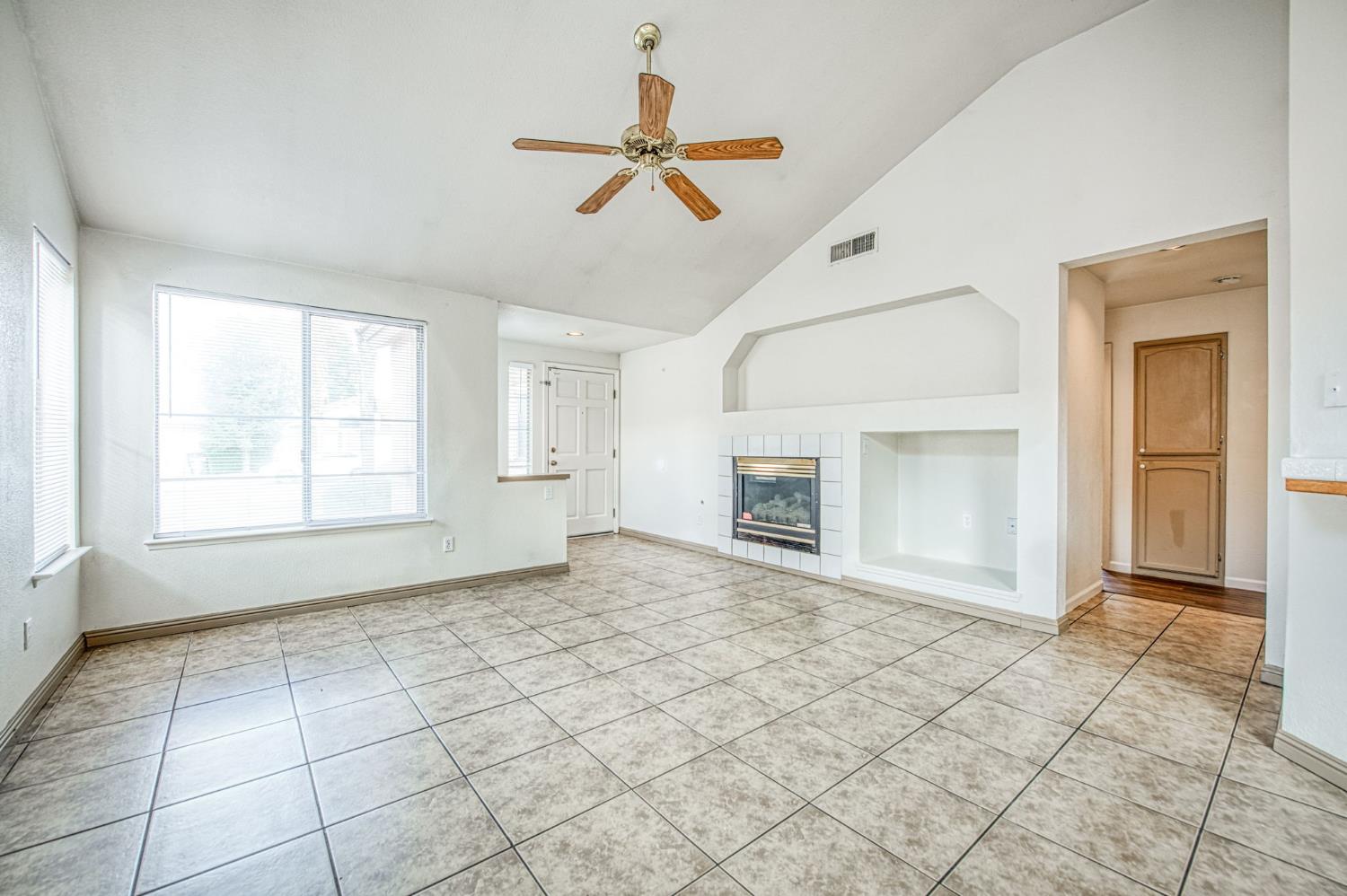 4657 W Berkeley Ave, Fresno, CA 93722
