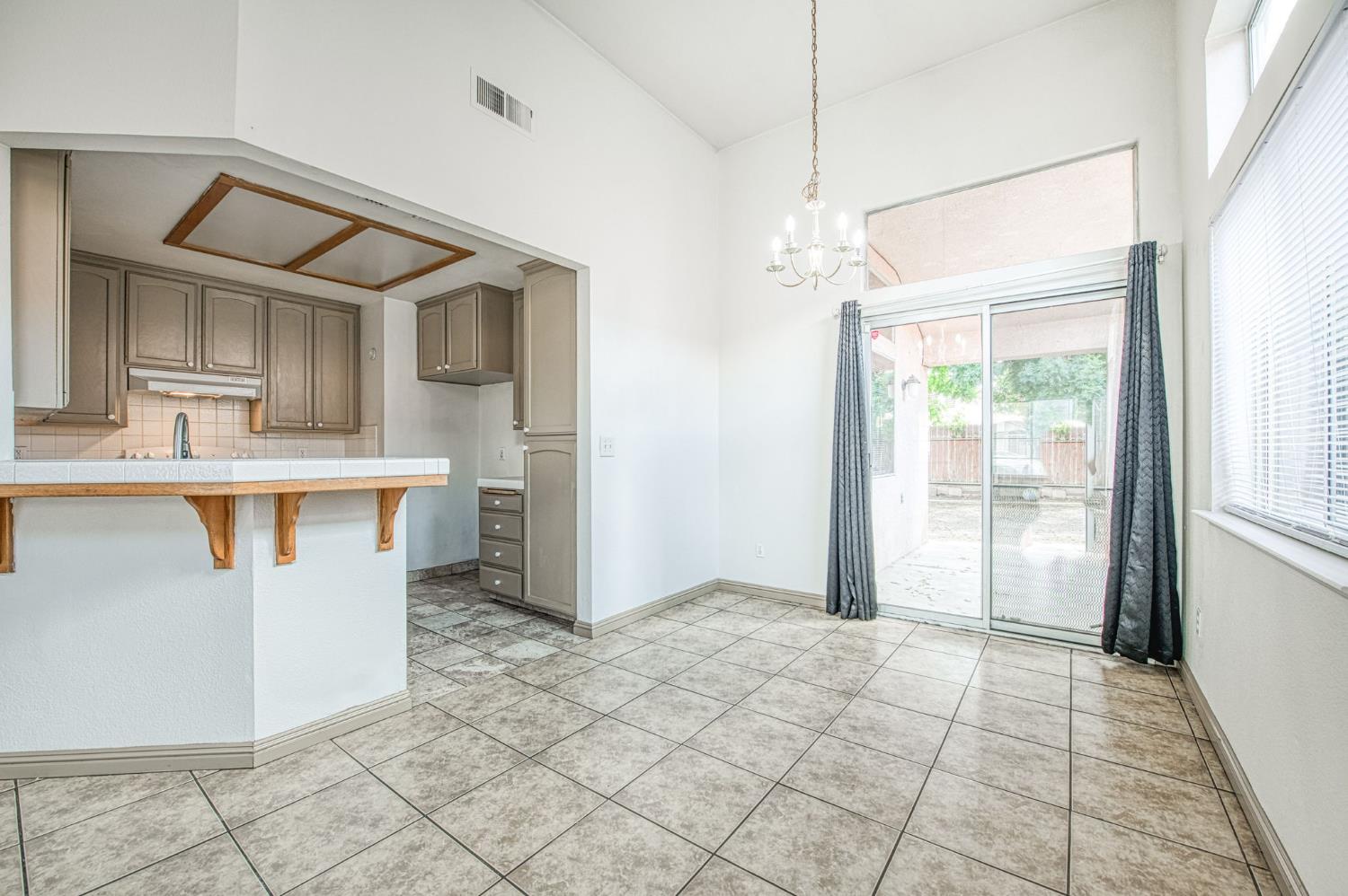 4657 W Berkeley Ave, Fresno, CA 93722