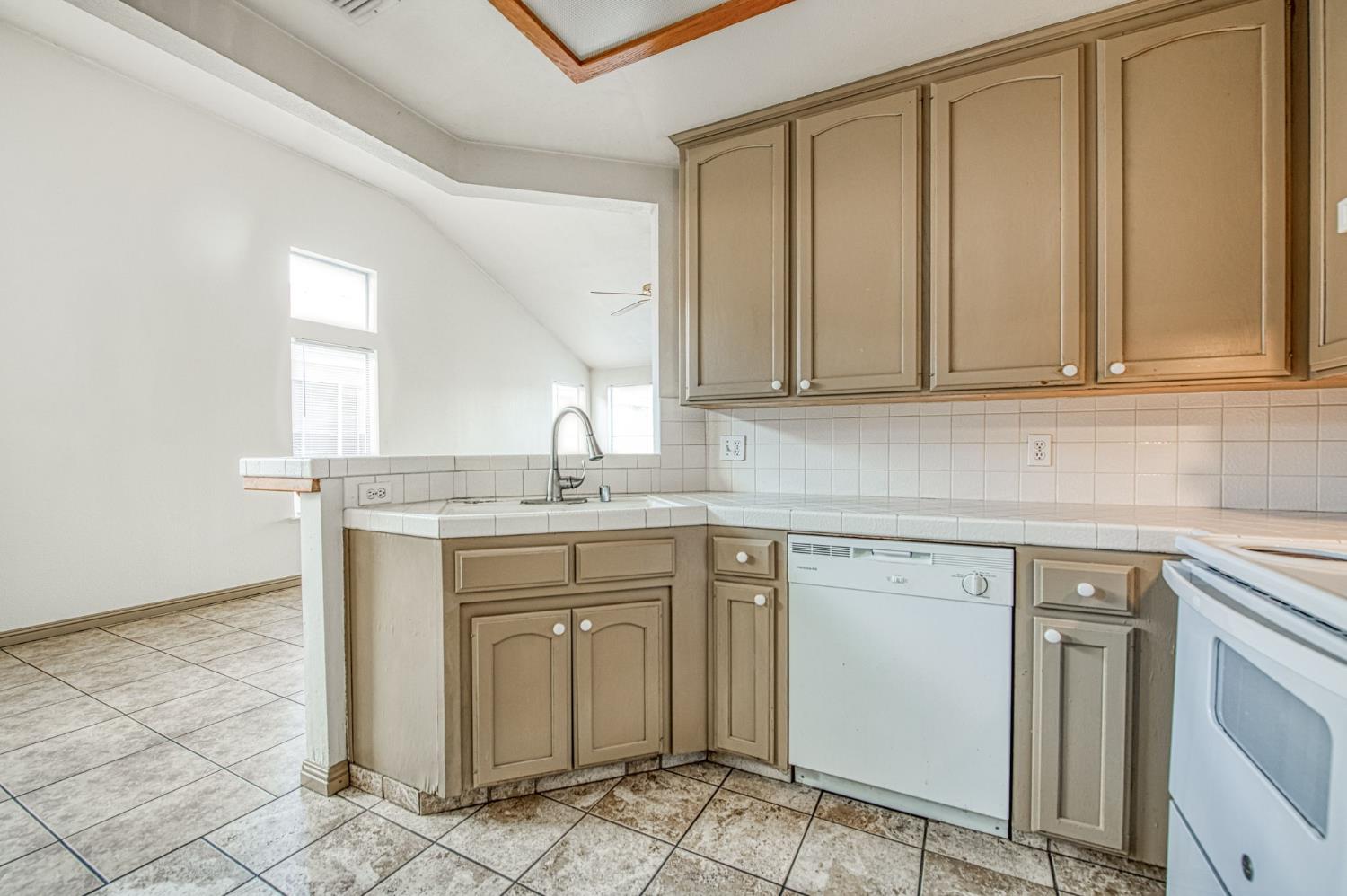 4657 W Berkeley Ave, Fresno, CA 93722