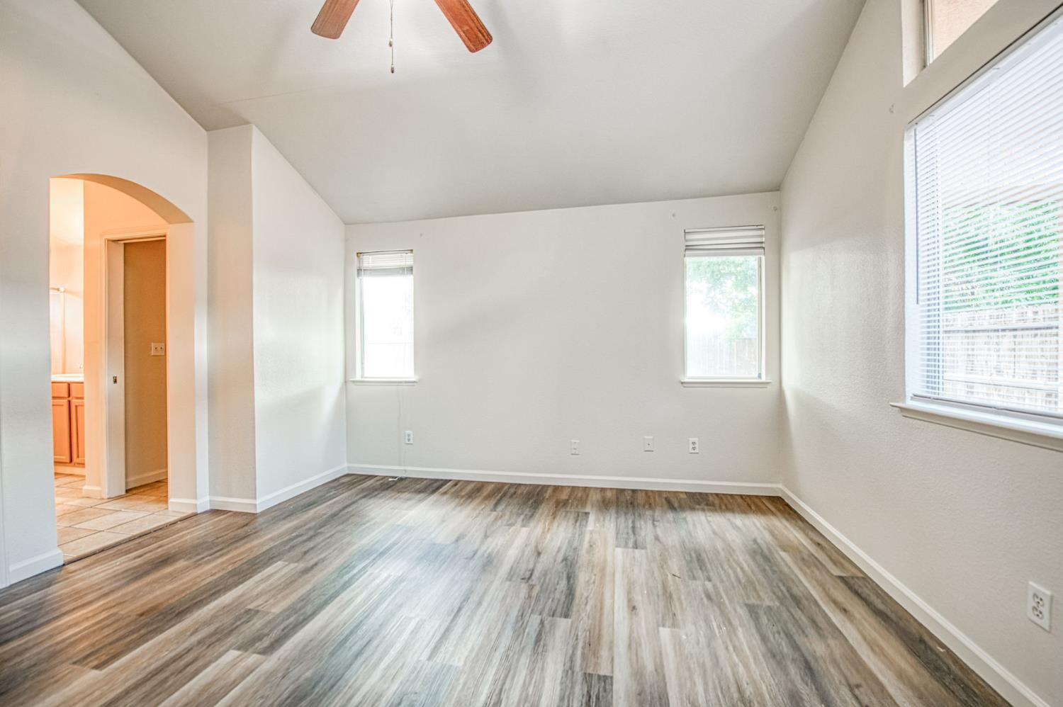 4657 W Berkeley Ave, Fresno, CA 93722