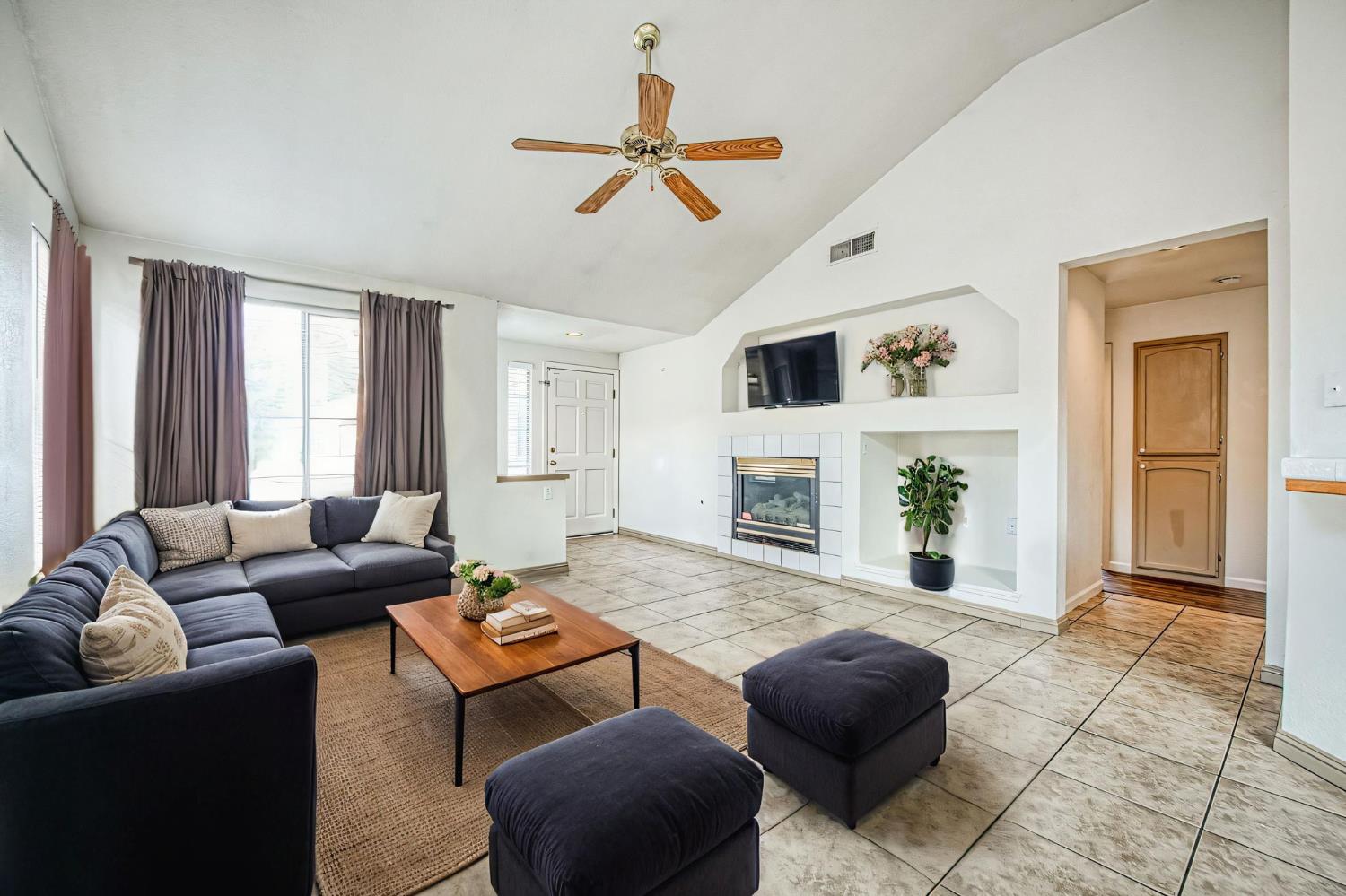 4657 W Berkeley Ave, Fresno, CA 93722