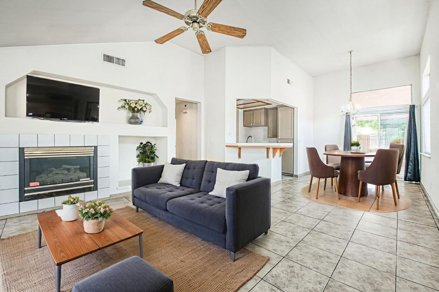 4657 W Berkeley Ave, Fresno, CA 93722