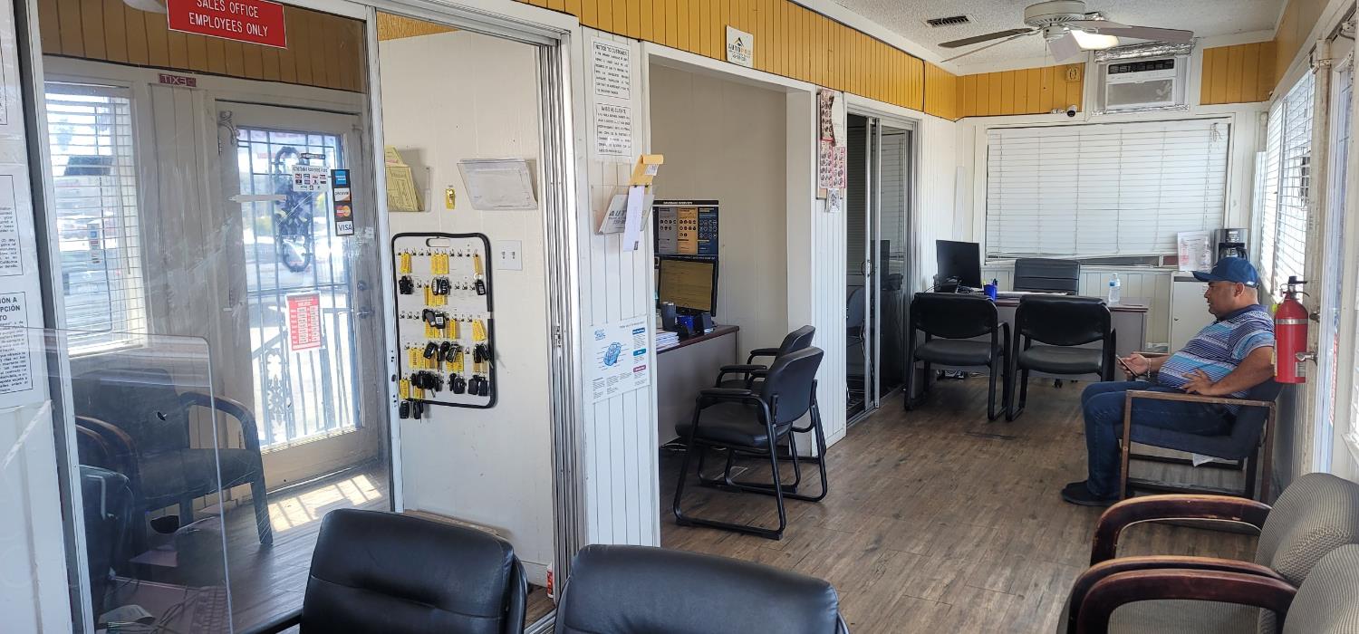 220 N Abby St, Fresno, CA 93701