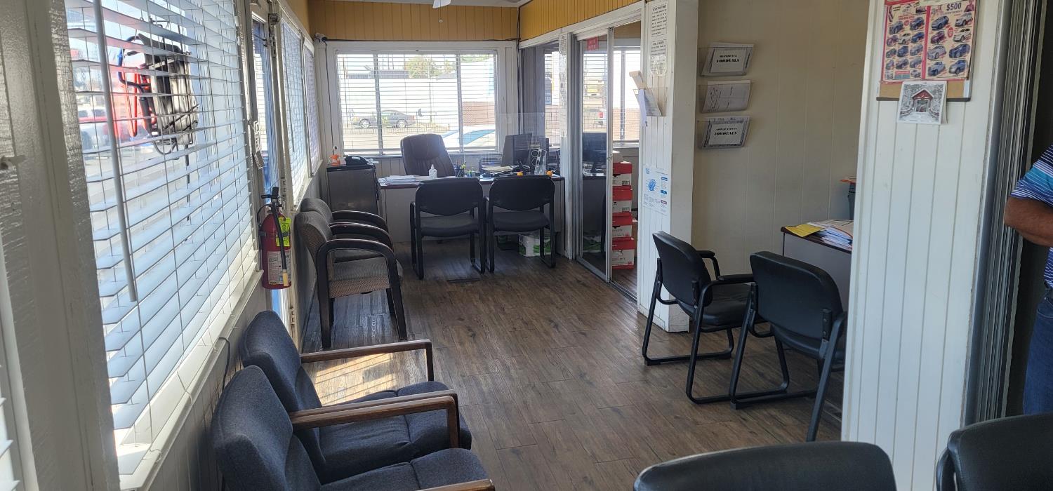 220 N Abby St, Fresno, CA 93701