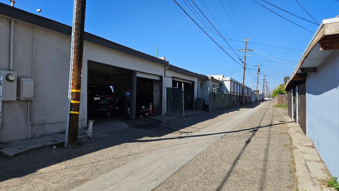 220 N Abby St, Fresno, CA 93701