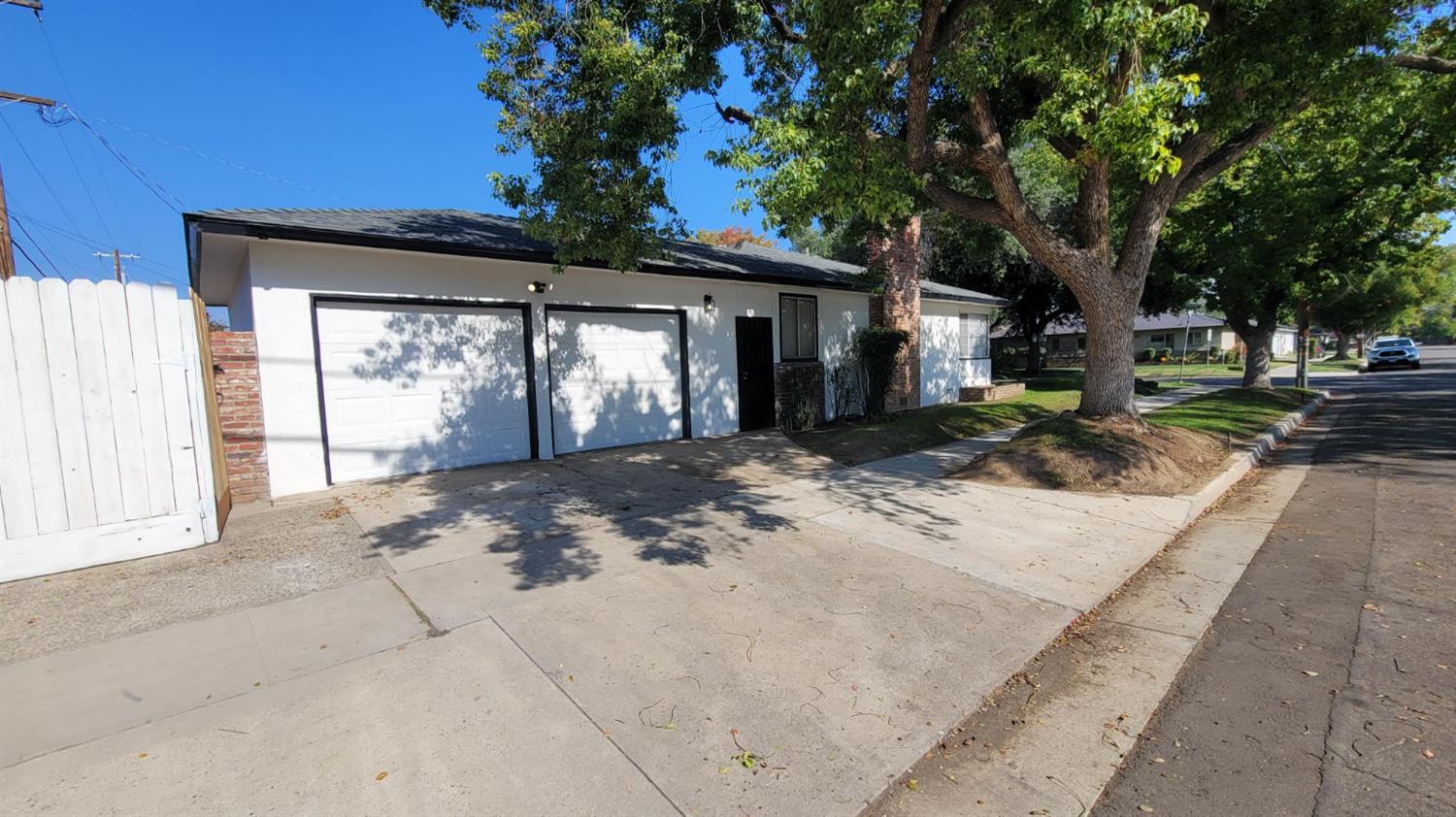 4259 N 4Th St, Fresno, CA 93726