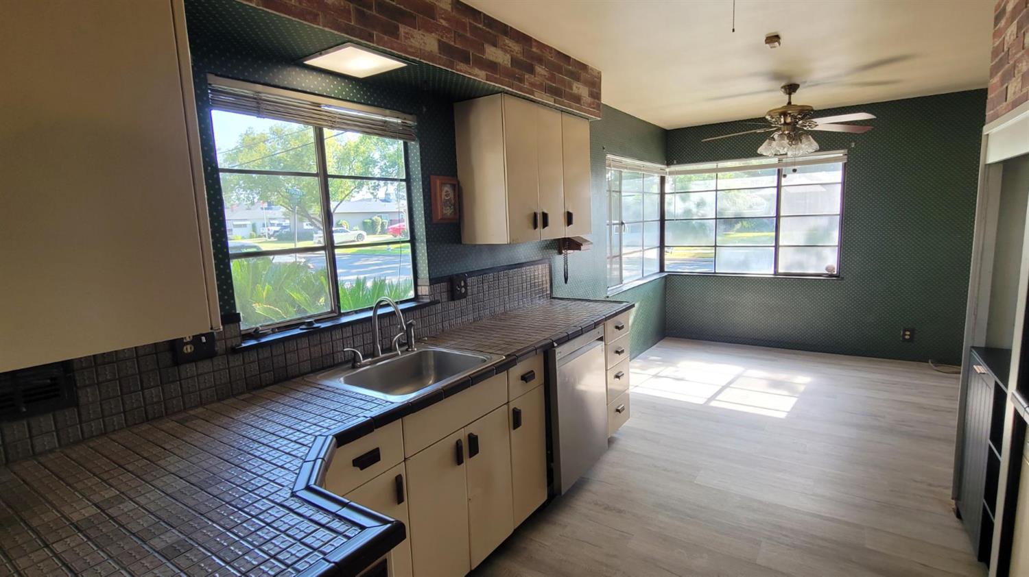 4259 N 4Th St, Fresno, CA 93726