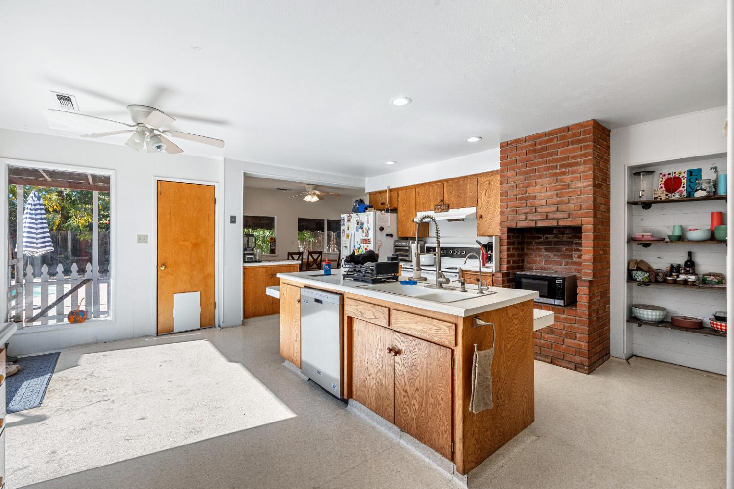 7747 E Nees Ave, Clovis, CA 93619