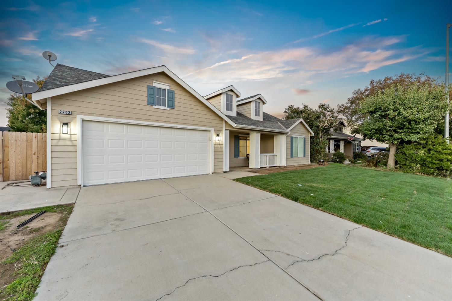 2702 Holt Ave, Sanger, CA 93657