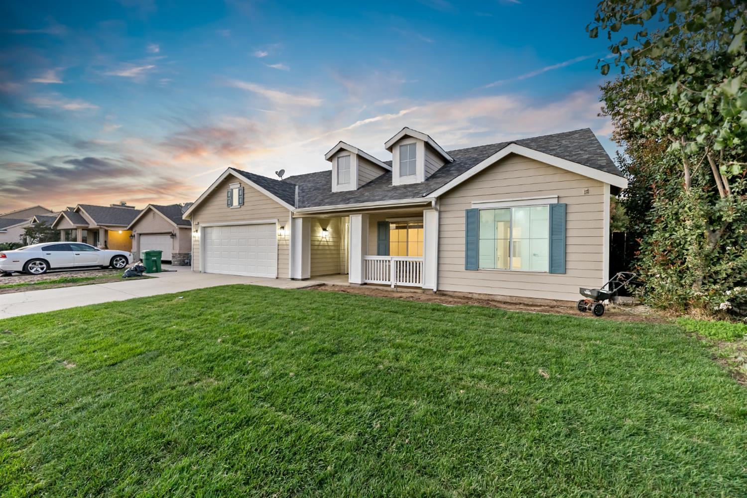 2702 Holt Ave, Sanger, CA 93657