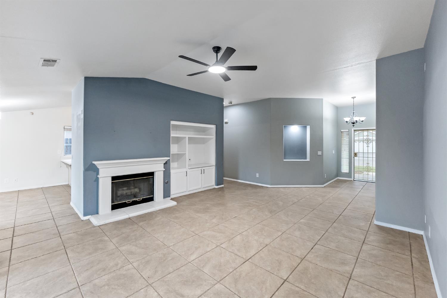 2702 Holt Ave, Sanger, CA 93657