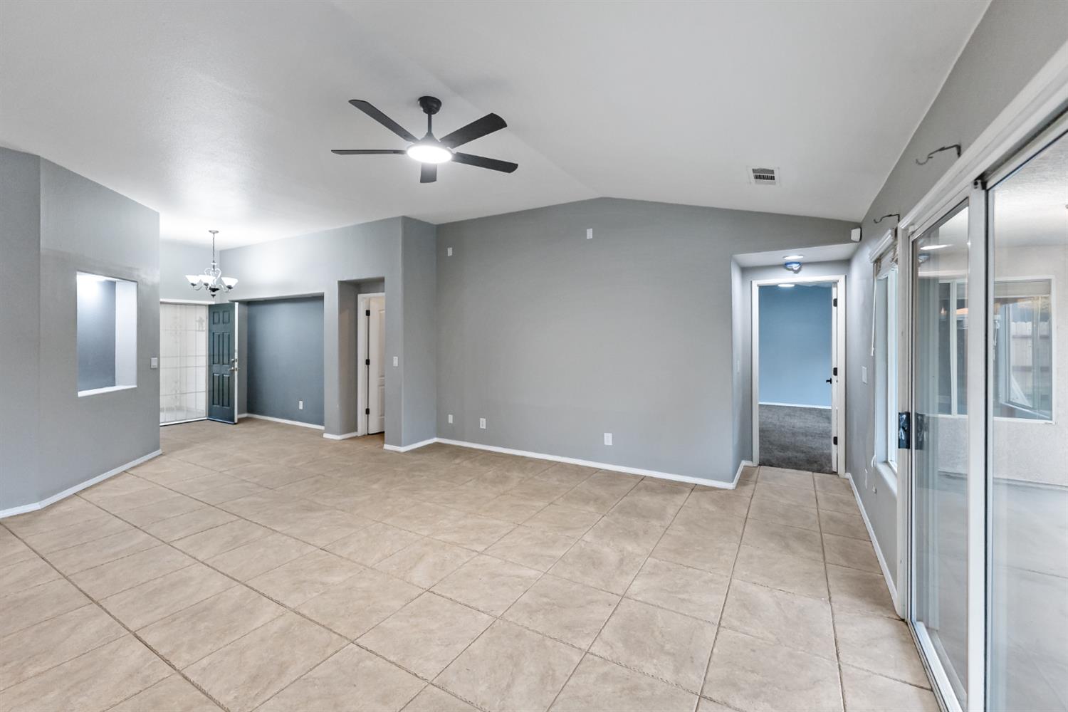 2702 Holt Ave, Sanger, CA 93657