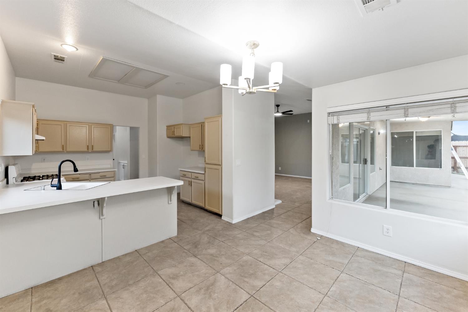 2702 Holt Ave, Sanger, CA 93657