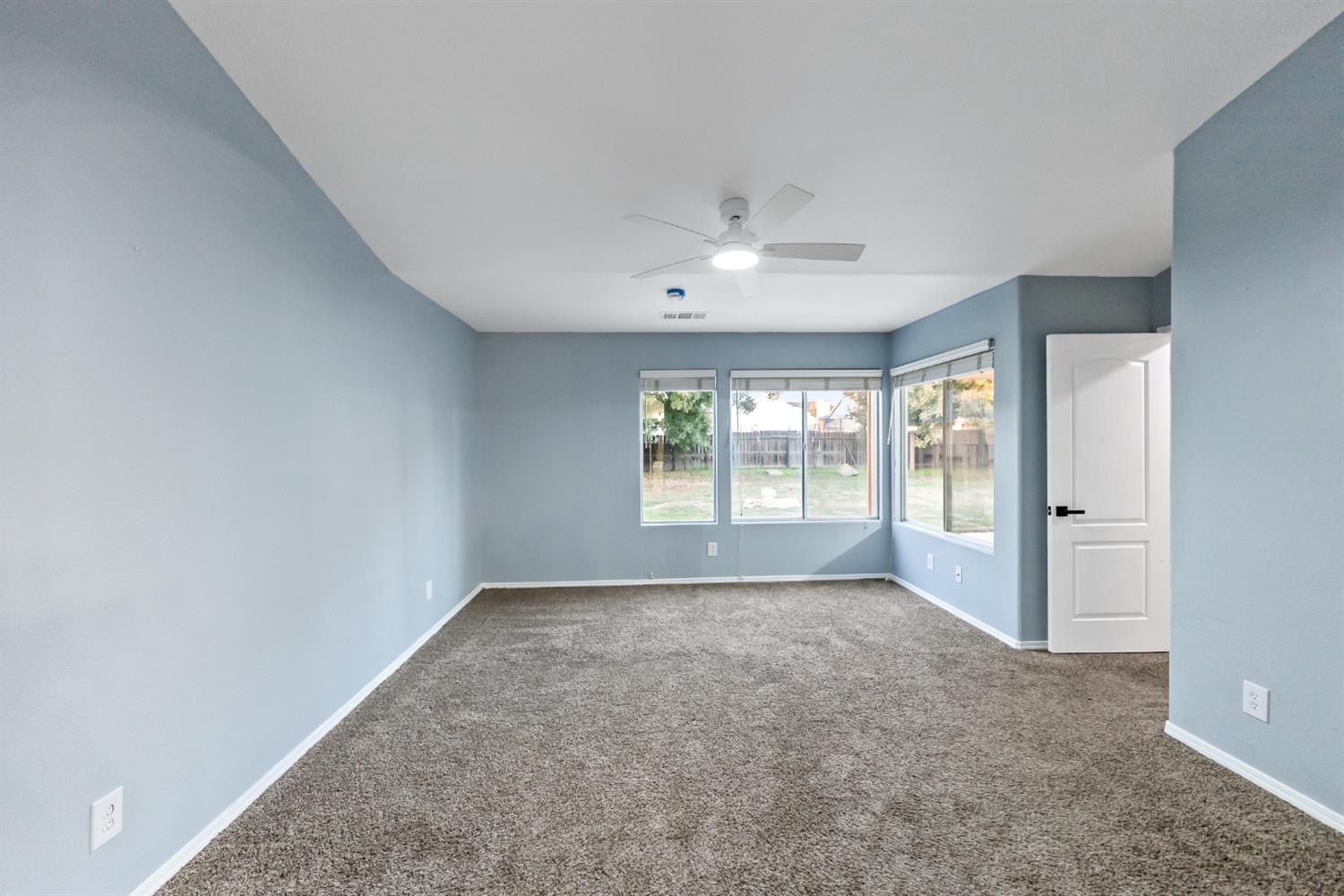 2702 Holt Ave, Sanger, CA 93657