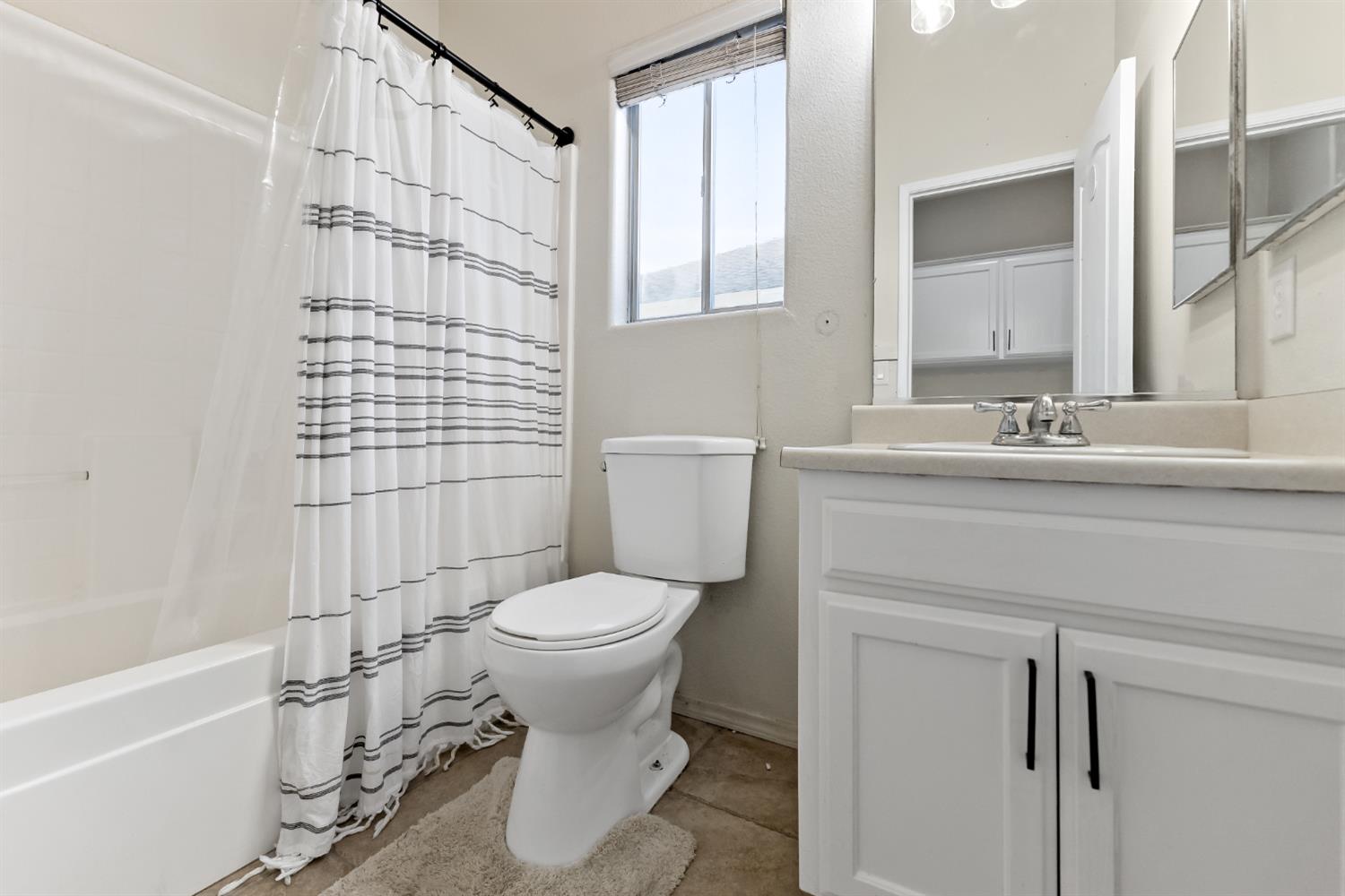 2702 Holt Ave, Sanger, CA 93657