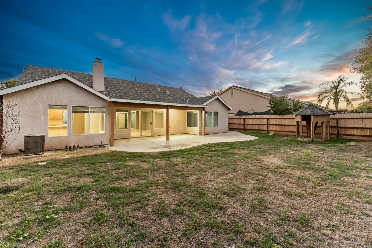 2702 Holt Ave, Sanger, CA 93657