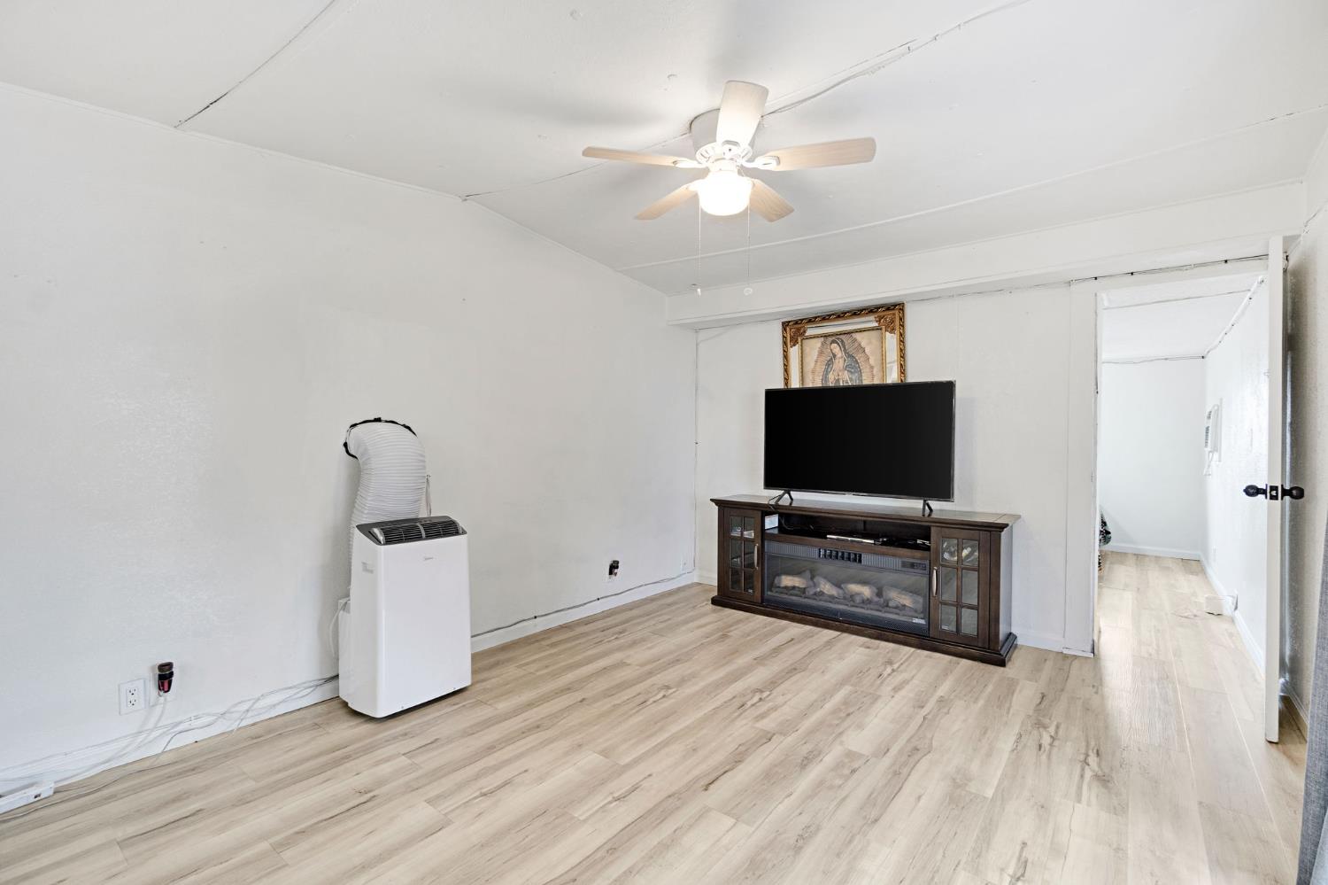 3550 N Duke Ave #12, Fresno, CA 93727