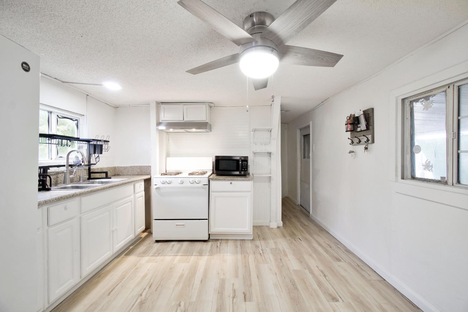 3550 N Duke Ave #12, Fresno, CA 93727