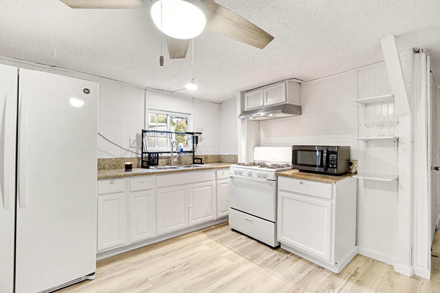 3550 N Duke Ave #12, Fresno, CA 93727