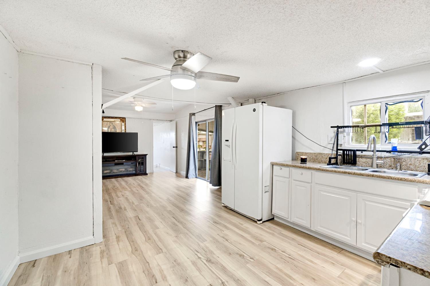 3550 N Duke Ave #12, Fresno, CA 93727