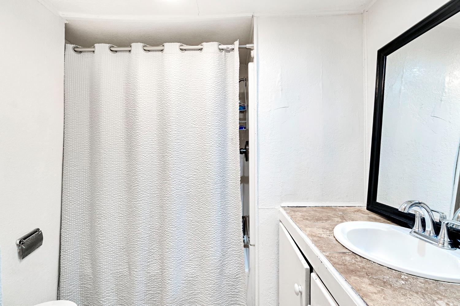 3550 N Duke Ave #12, Fresno, CA 93727