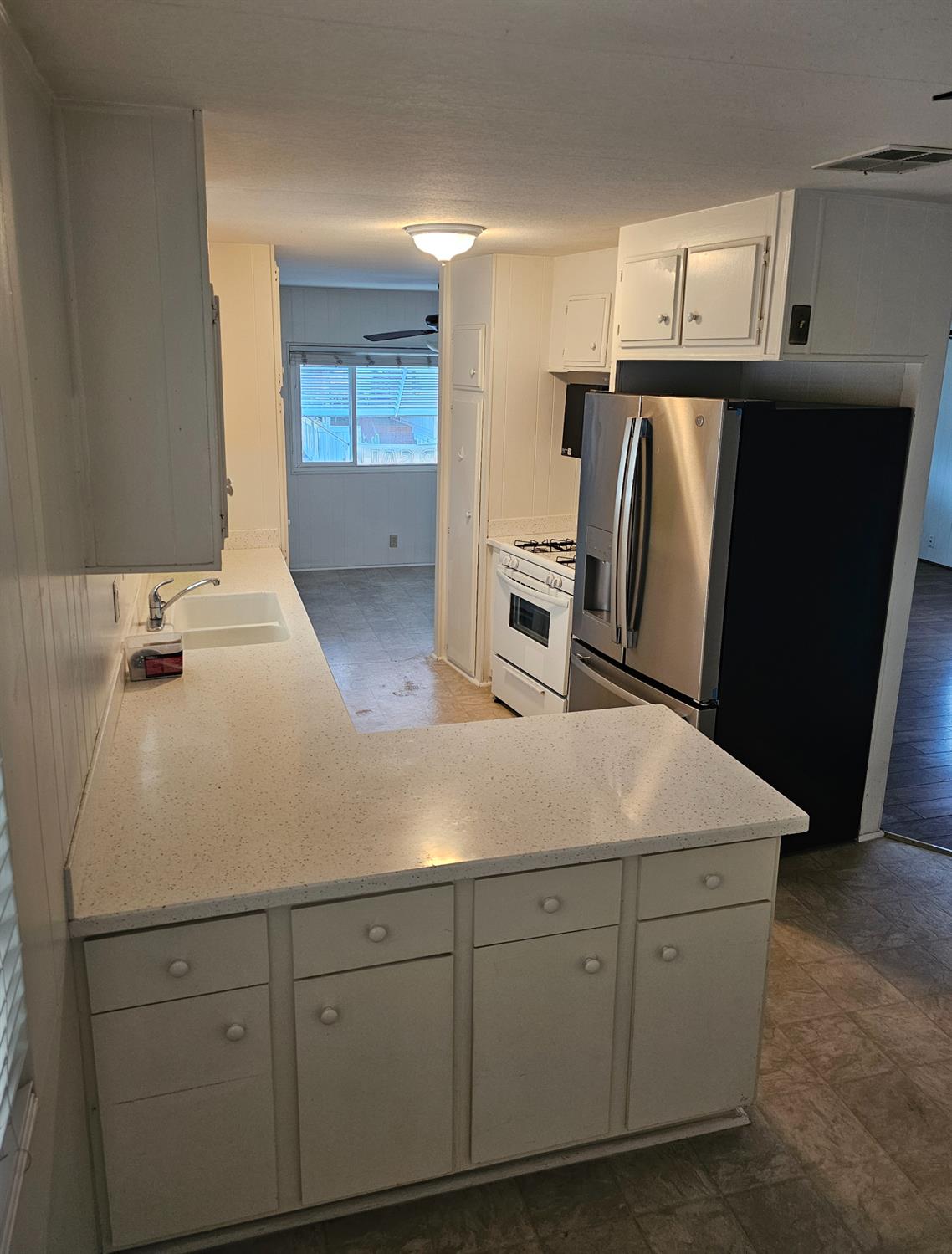 1001 Sylmar Ave #126, Clovis, CA 93612