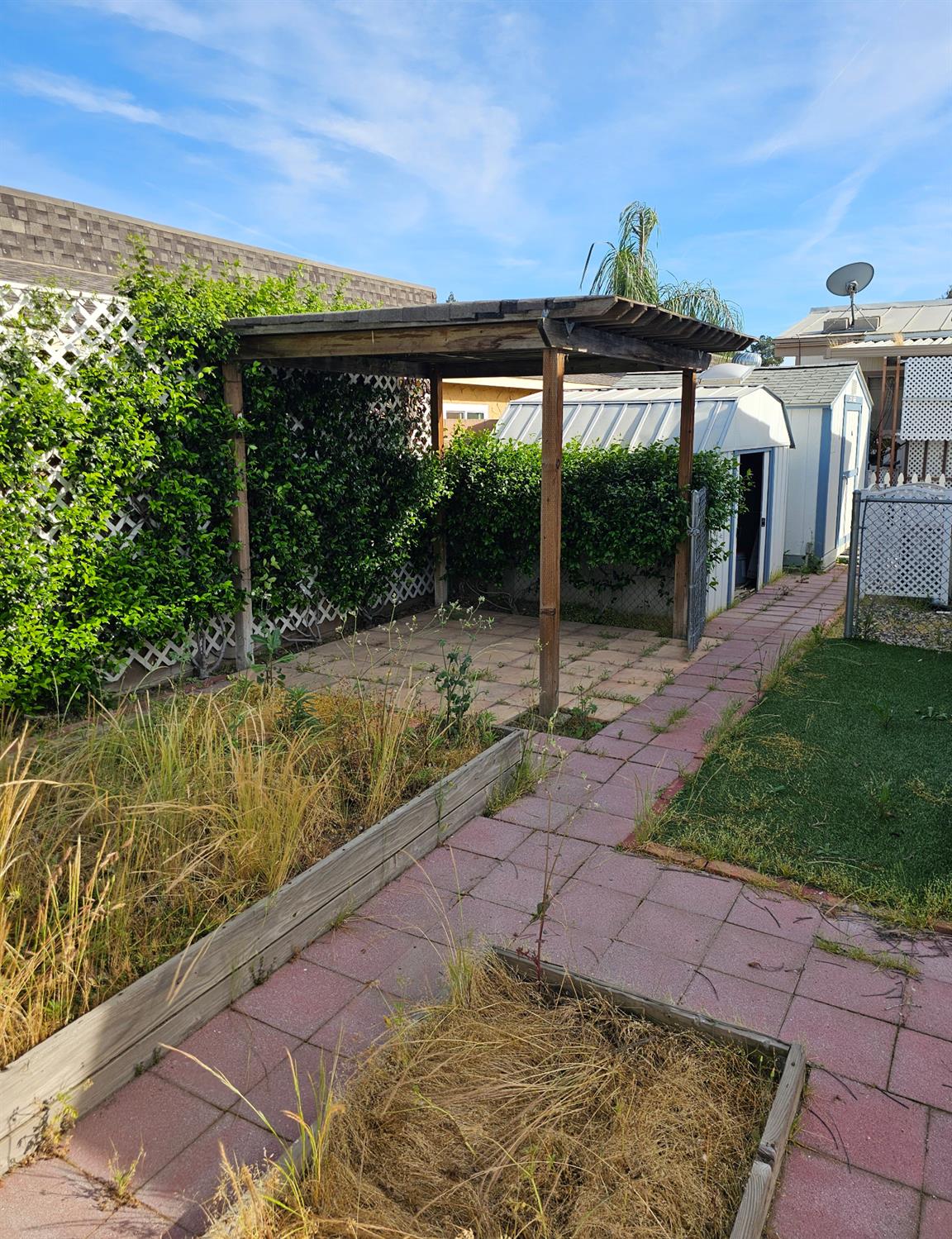 1001 Sylmar Ave #126, Clovis, CA 93612