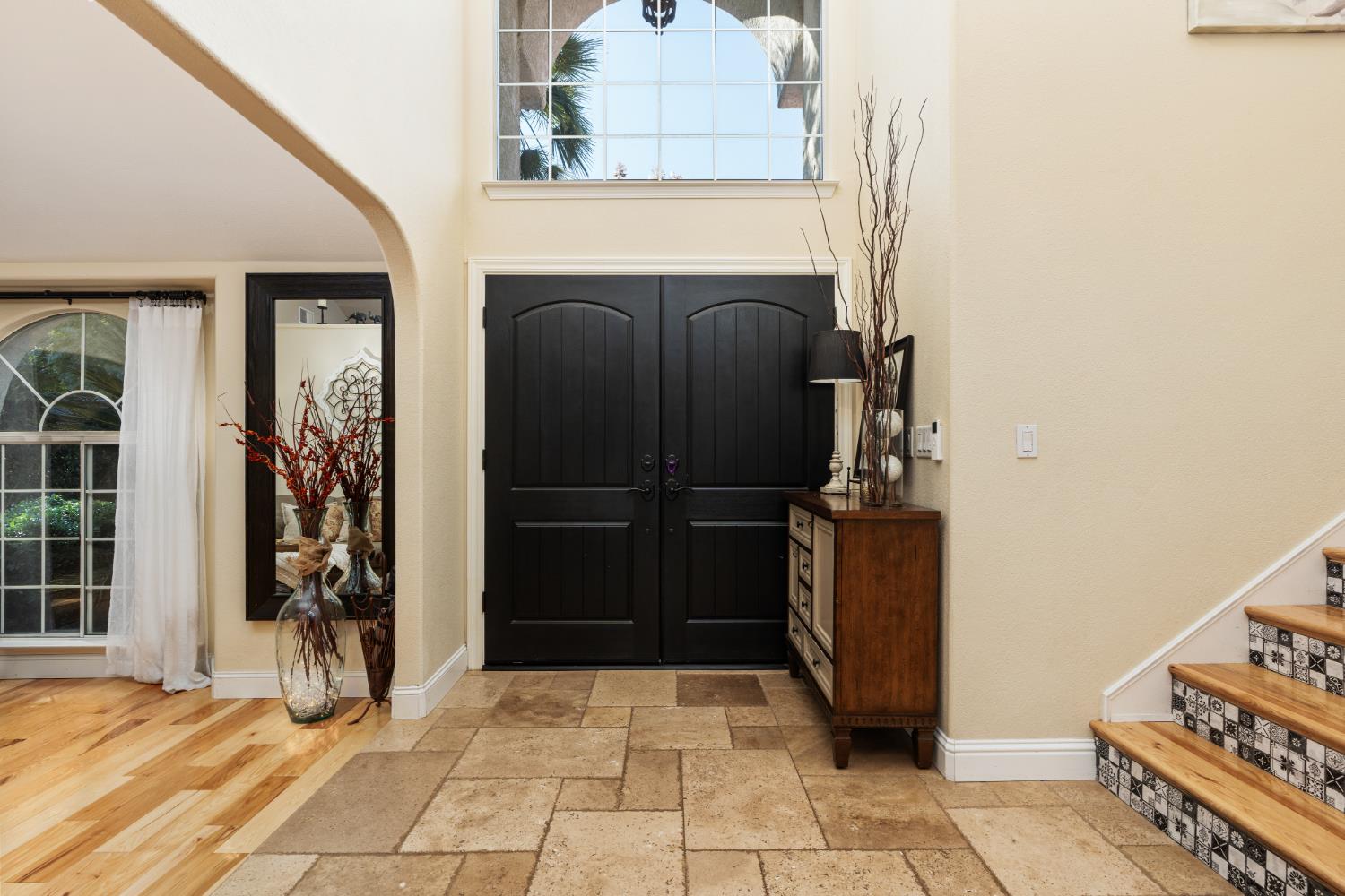 841 E Country View Cir, Fresno, CA 93730