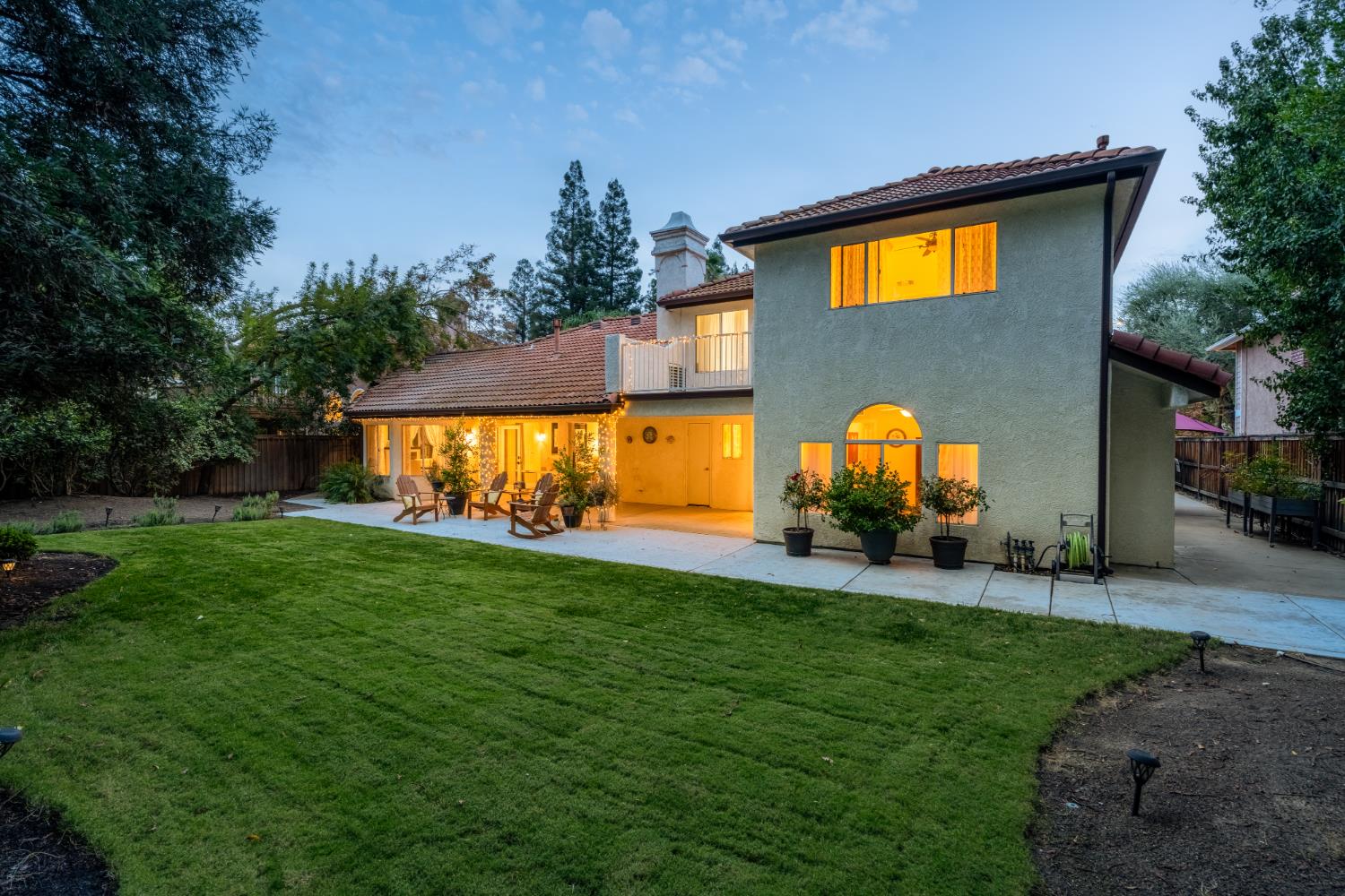 841 E Country View Cir, Fresno, CA 93730