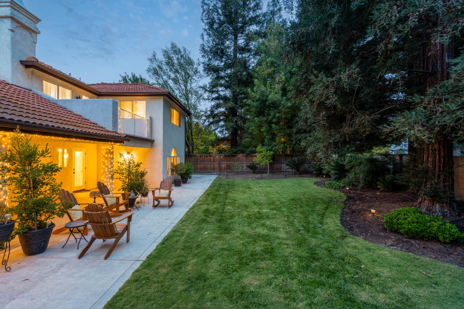 841 E Country View Cir, Fresno, CA 93730