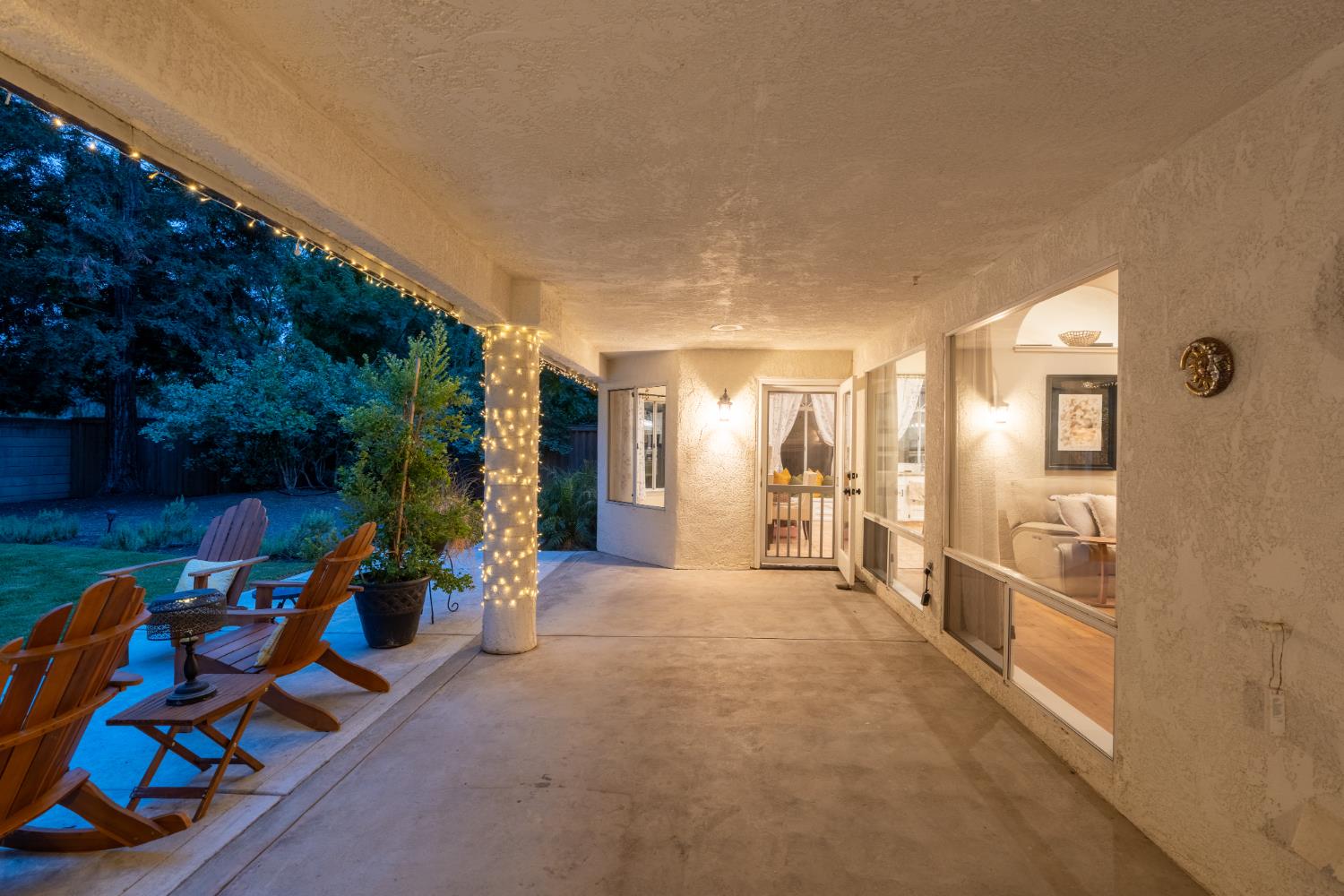 841 E Country View Cir, Fresno, CA 93730