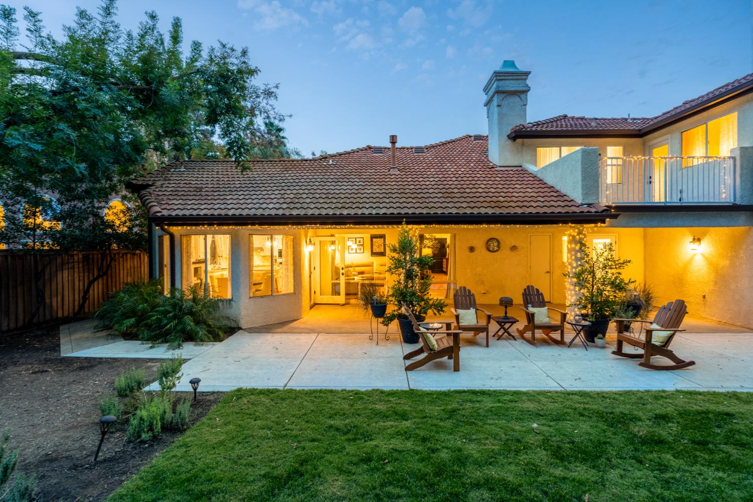 841 E Country View Cir, Fresno, CA 93730