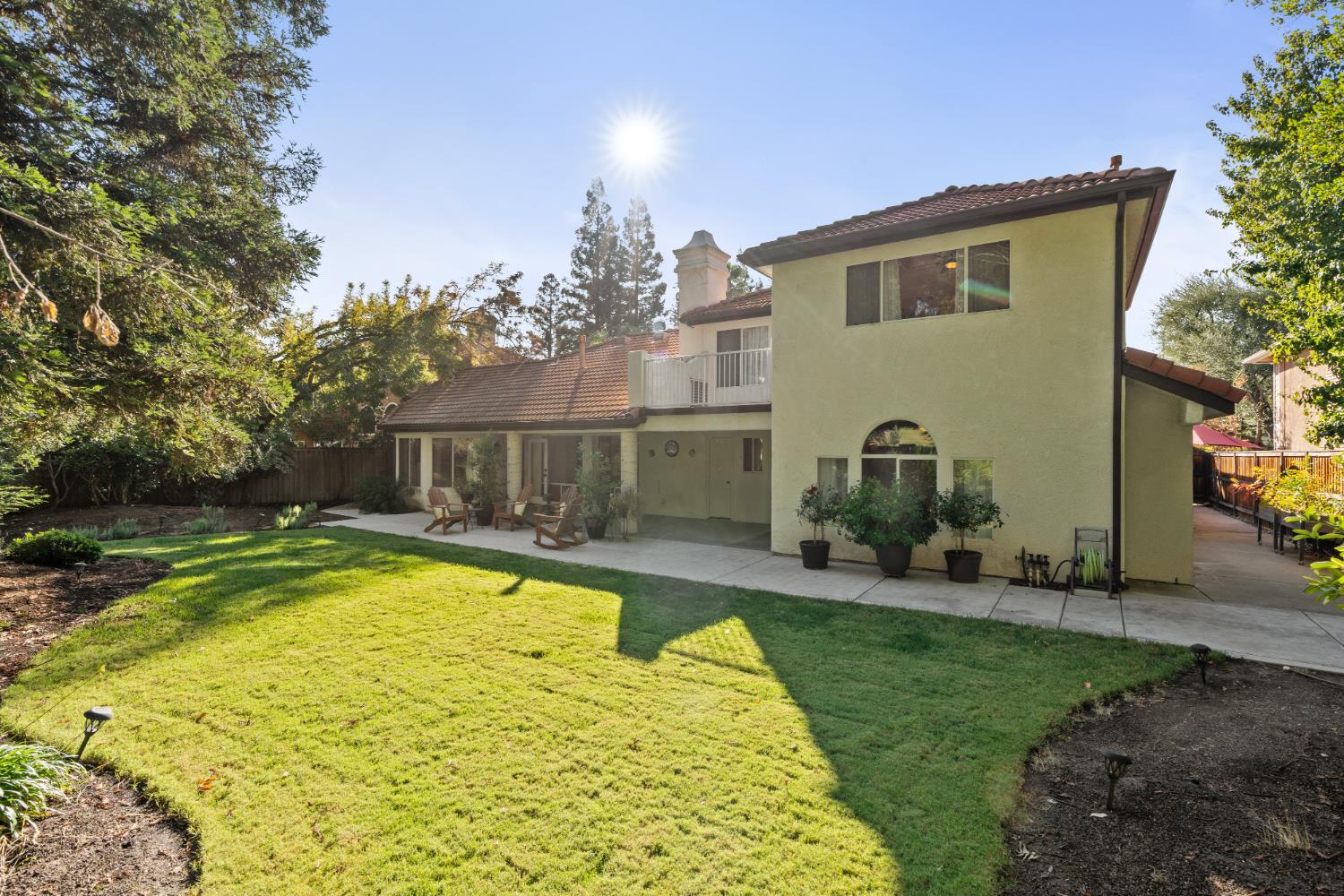 841 E Country View Cir, Fresno, CA 93730