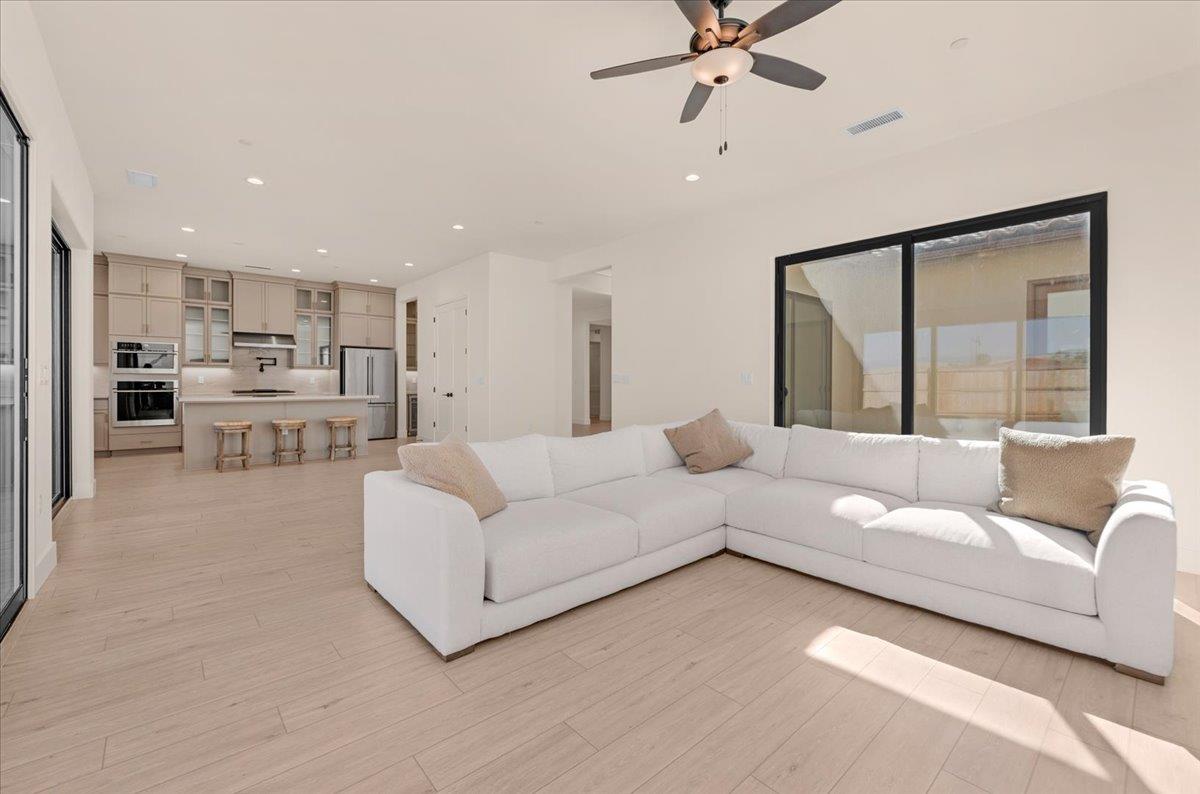 1023 Beaver Pond Loop, Madera, CA 93636