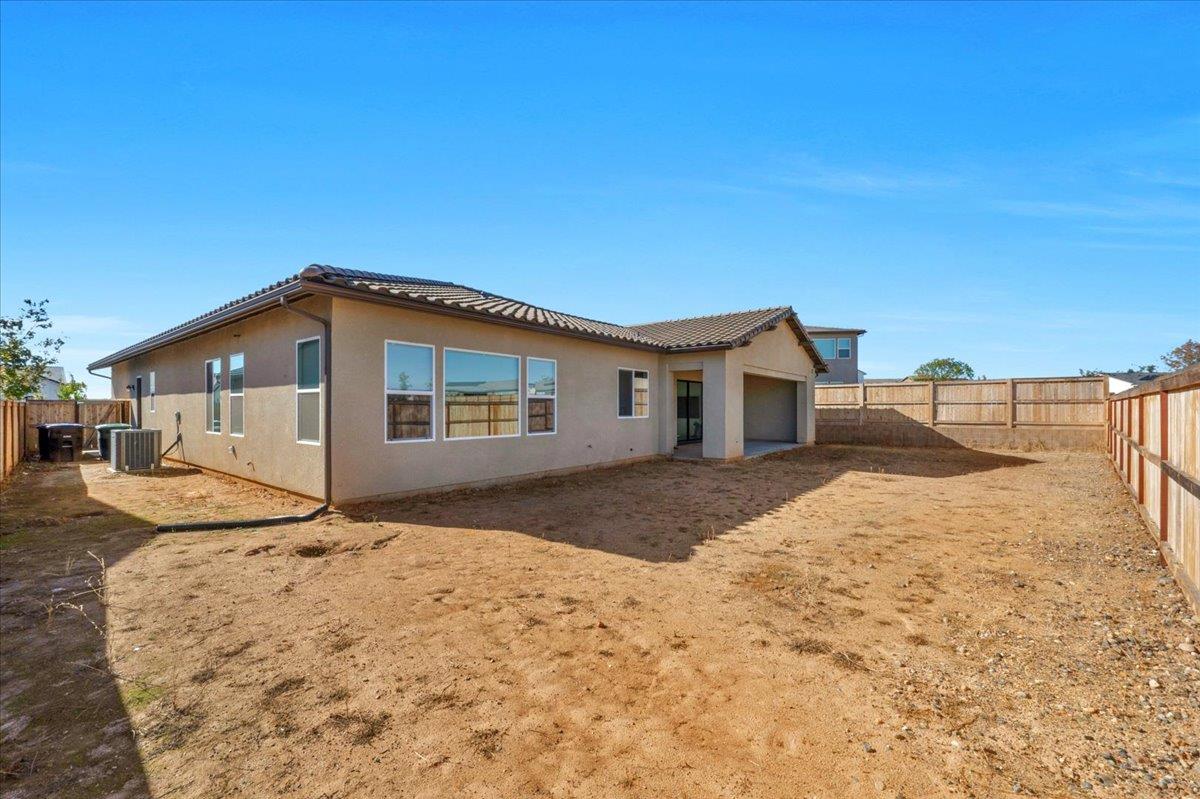 1023 Beaver Pond Loop, Madera, CA 93636