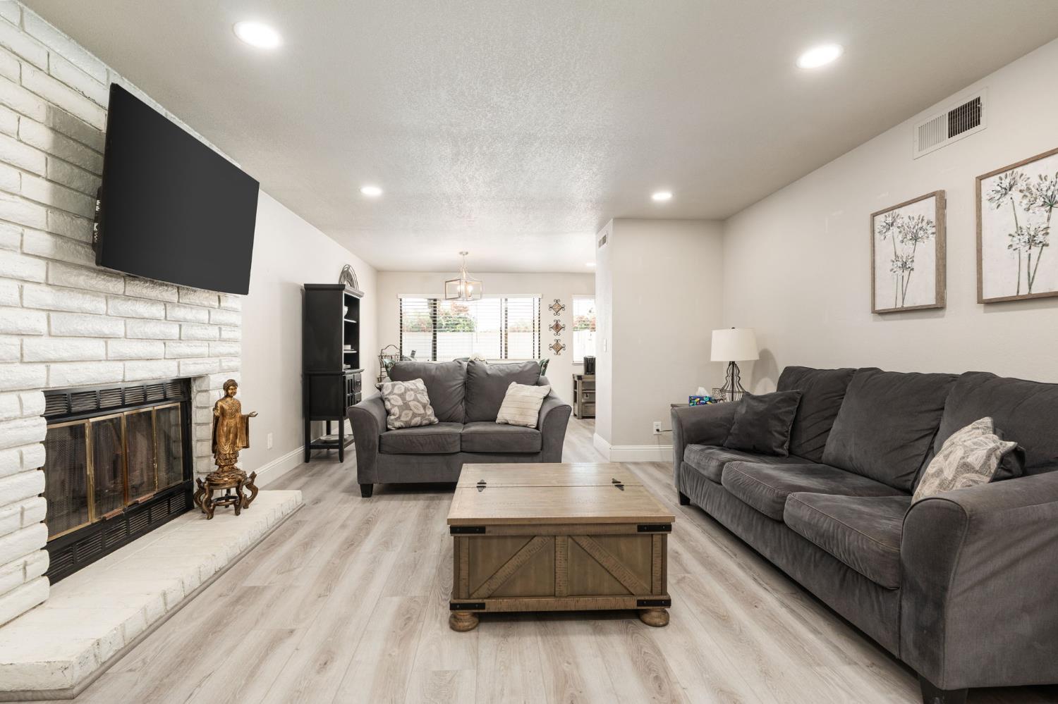 1941 W Santa Ana Ave, Fresno, CA 93705