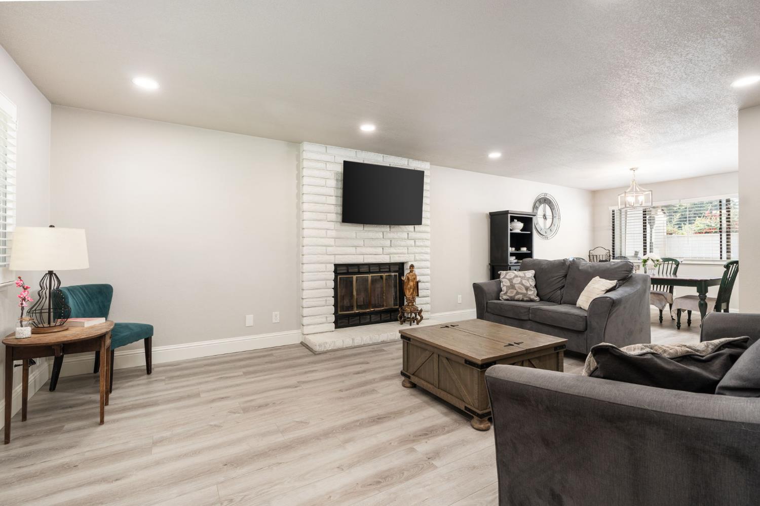 1941 W Santa Ana Ave, Fresno, CA 93705