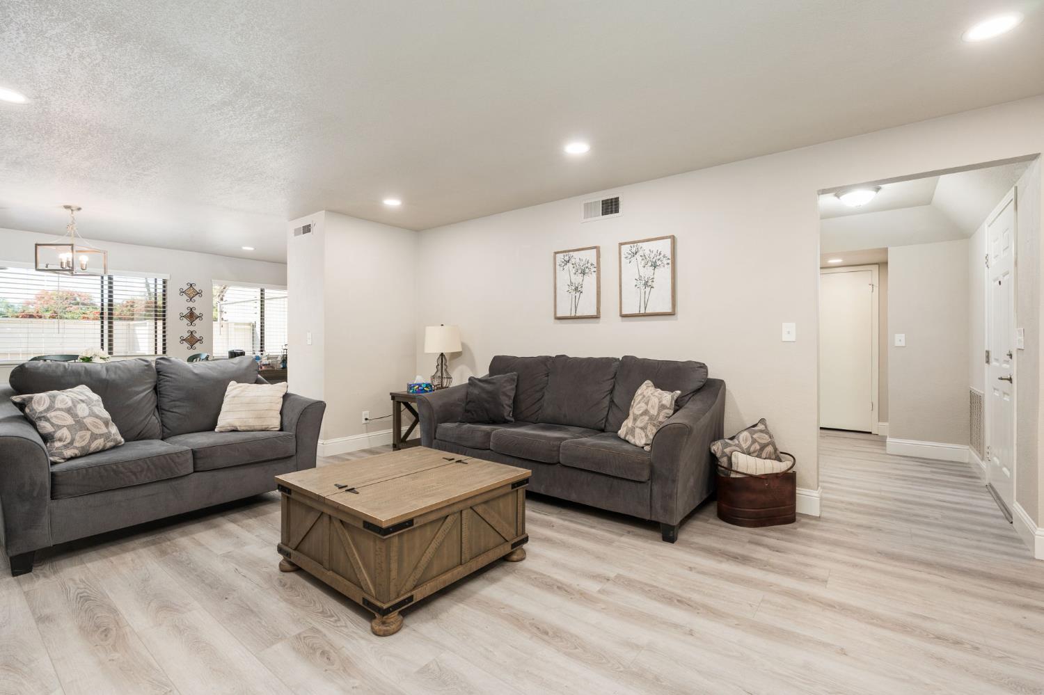 1941 W Santa Ana Ave, Fresno, CA 93705