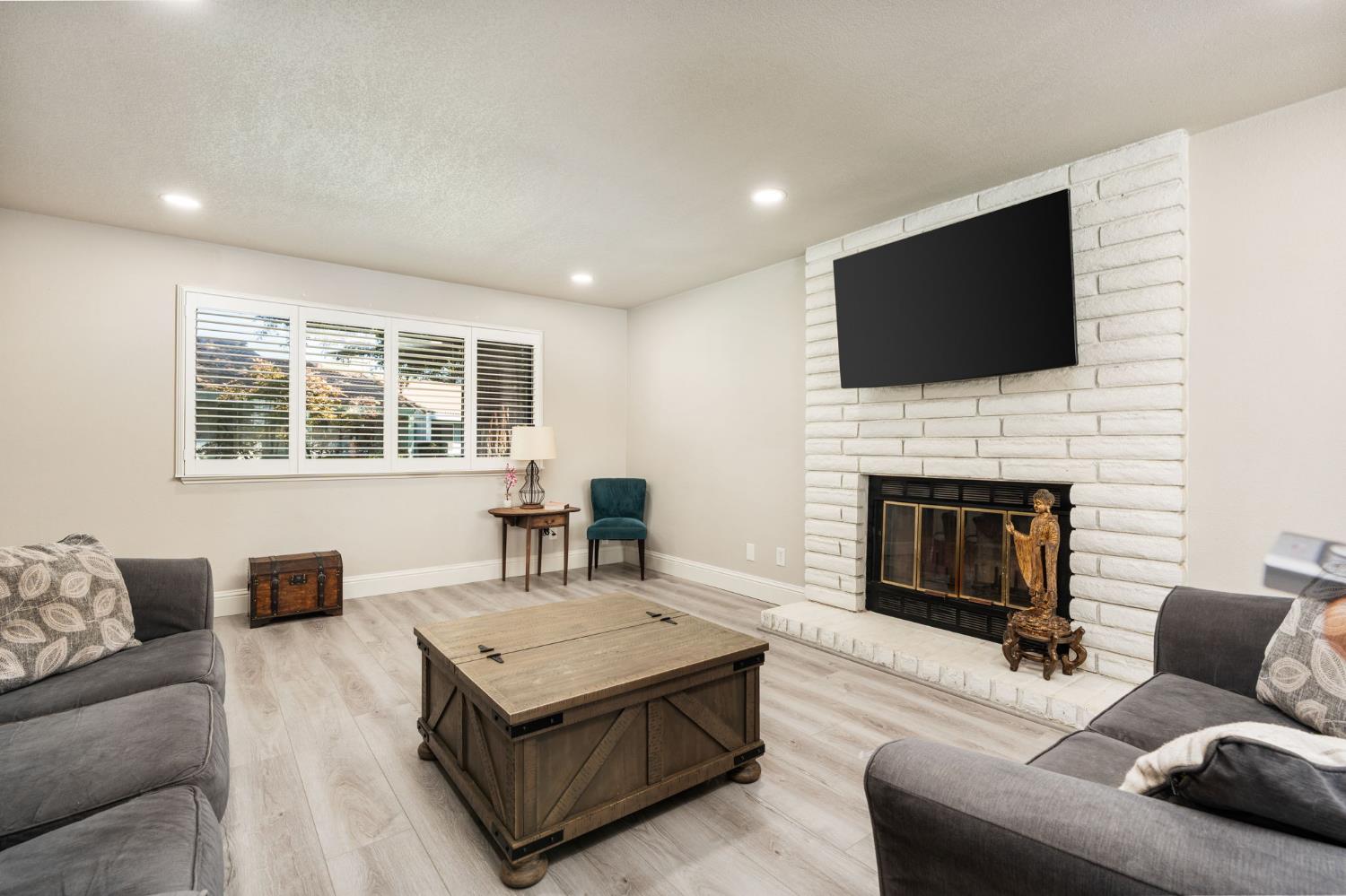 1941 W Santa Ana Ave, Fresno, CA 93705