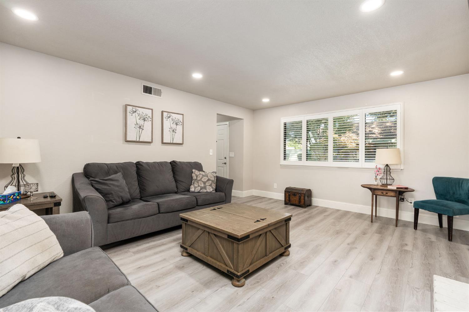 1941 W Santa Ana Ave, Fresno, CA 93705