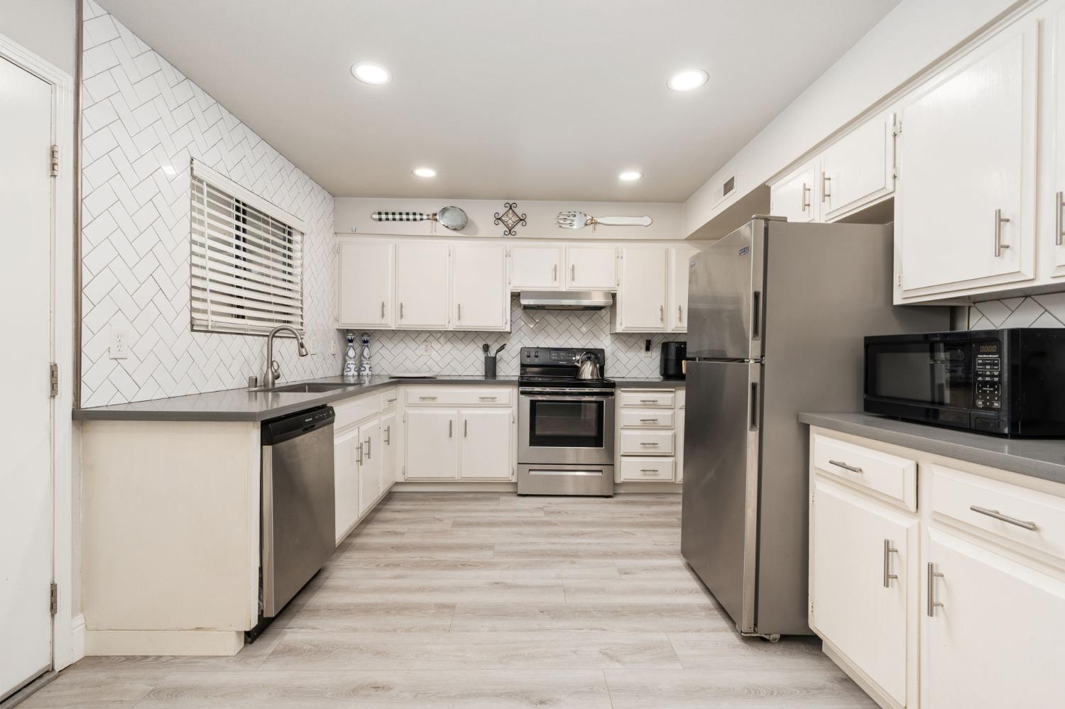 1941 W Santa Ana Ave, Fresno, CA 93705