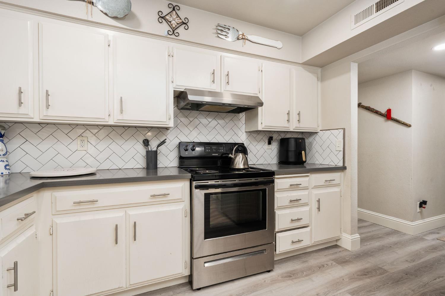 1941 W Santa Ana Ave, Fresno, CA 93705