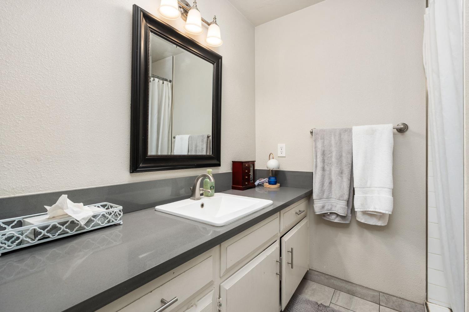 1941 W Santa Ana Ave, Fresno, CA 93705