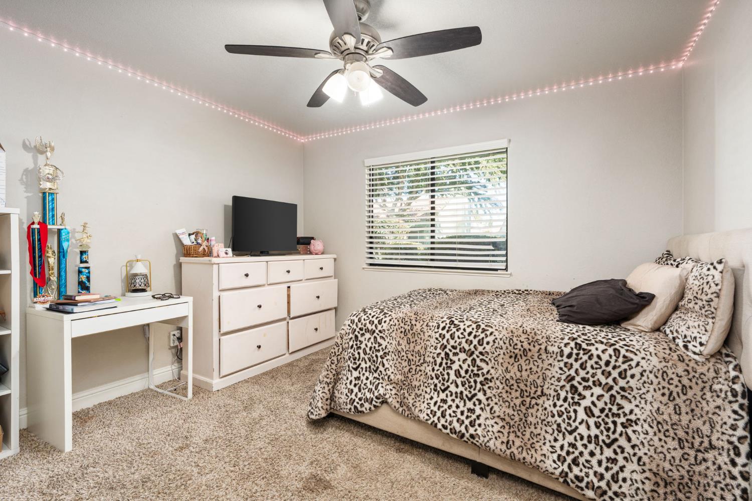 1941 W Santa Ana Ave, Fresno, CA 93705