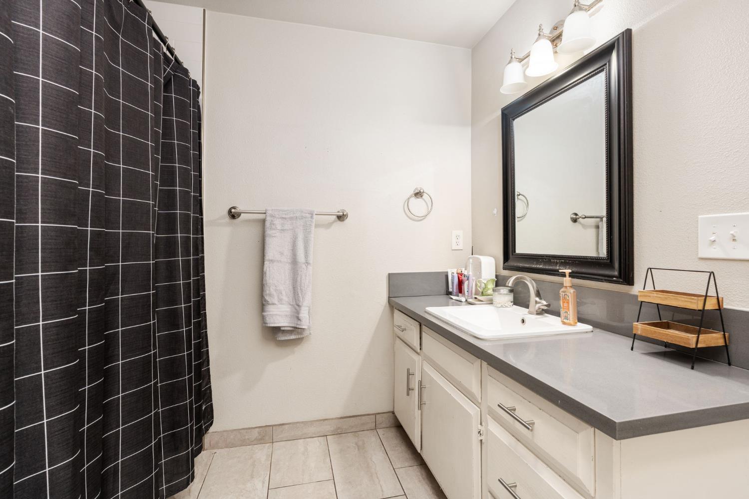 1941 W Santa Ana Ave, Fresno, CA 93705