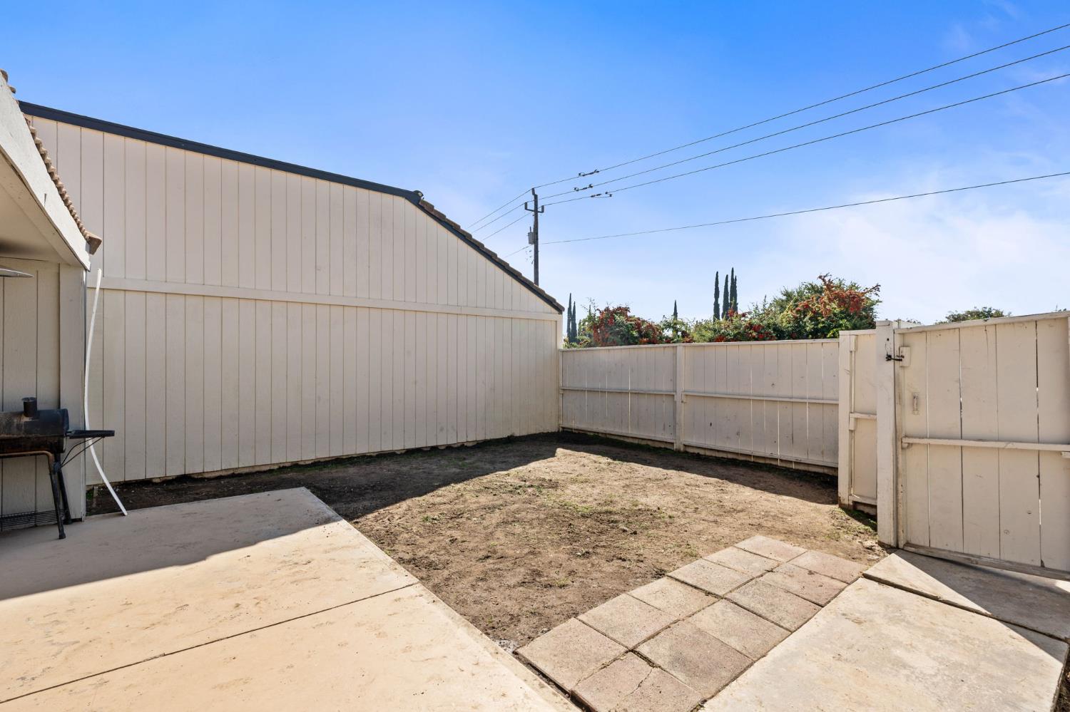 1941 W Santa Ana Ave, Fresno, CA 93705