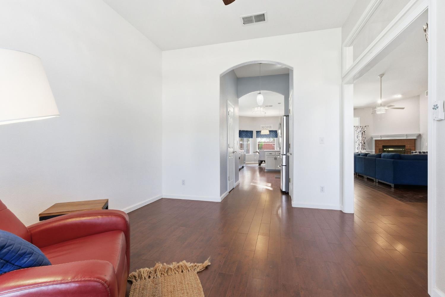 1109 W Cinnamon Ave, Hanford, CA 93230