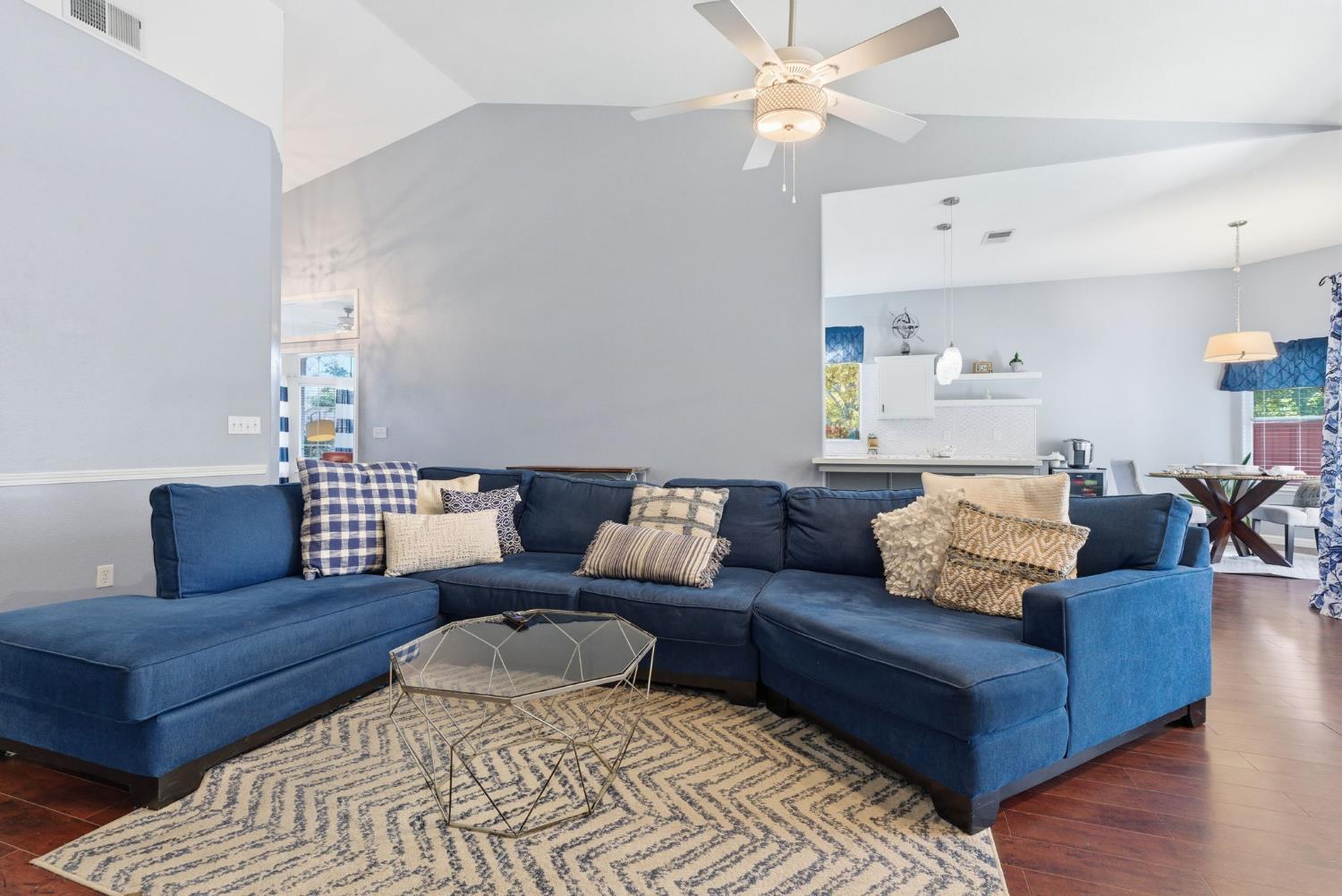 1109 W Cinnamon Ave, Hanford, CA 93230